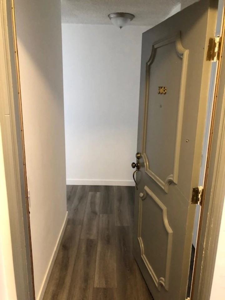11810 Mayfield Ave - Photo 7 of 50