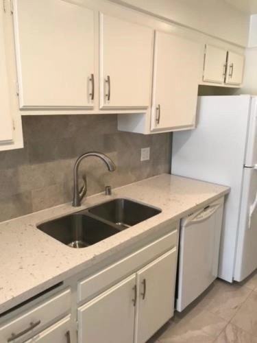 11810 Mayfield Ave - Photo 4 of 50