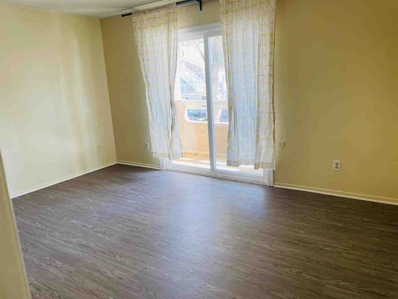 215 18th Street - Photo 7 of 36