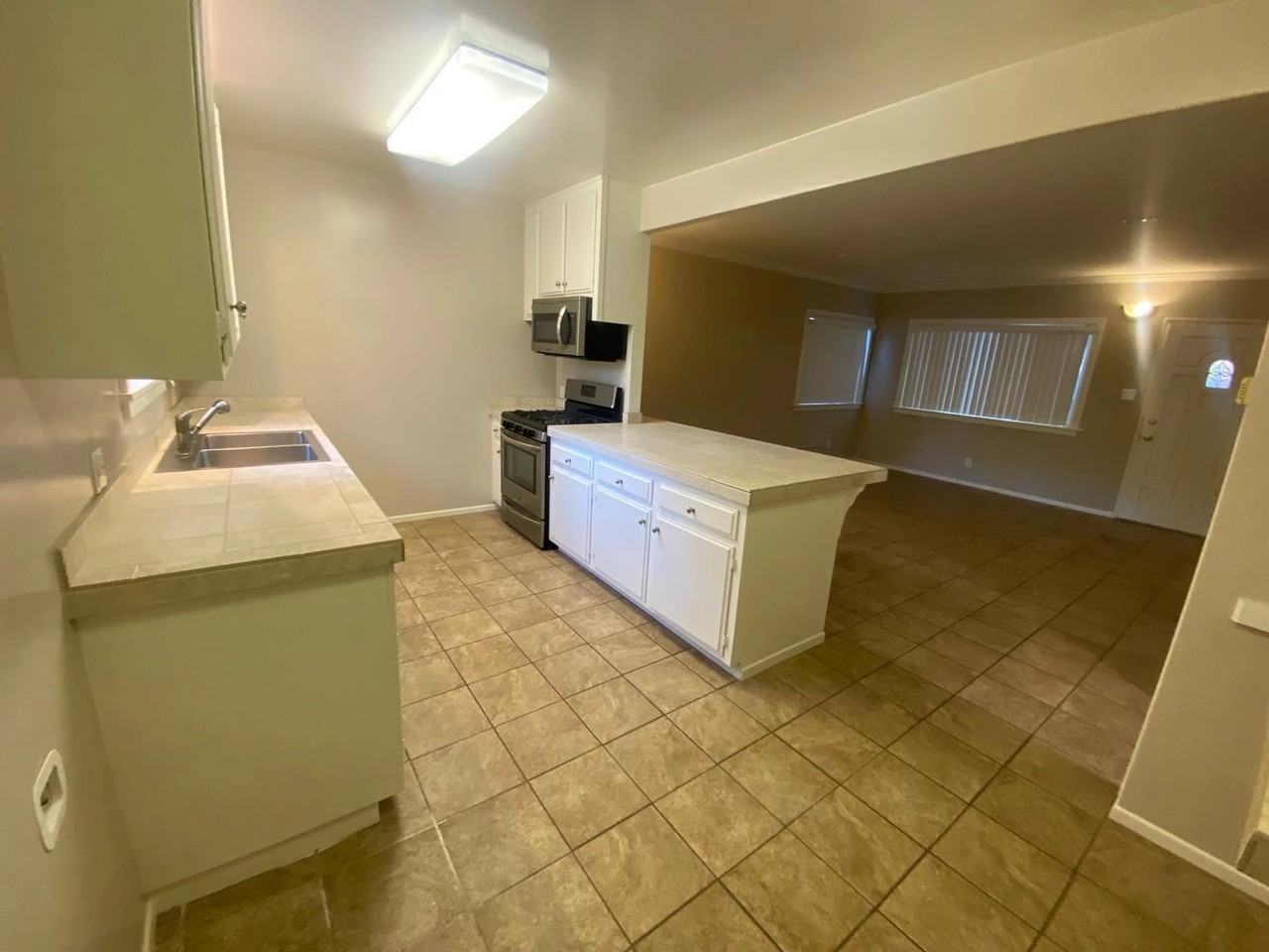 139 10th St - Photo 2 of 23