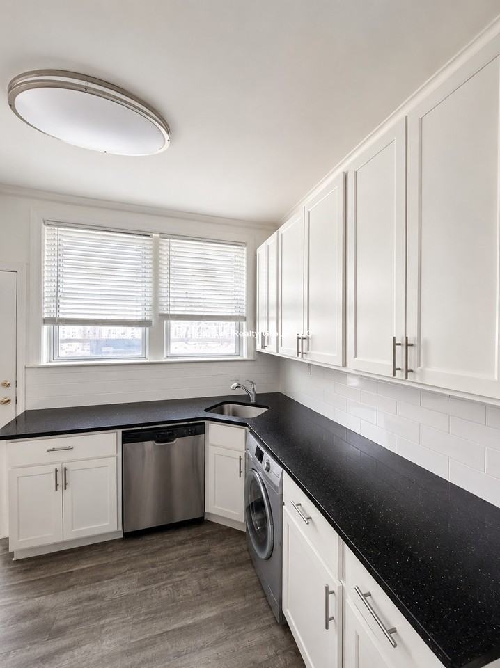 1132 Maple Ave #2C - Photo 2 of 10