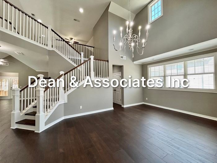 472 Lake Chelsea Way - Photo 3 of 17