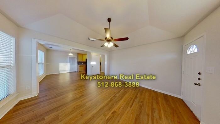 501 N Lampasas St - Photo 4 of 27