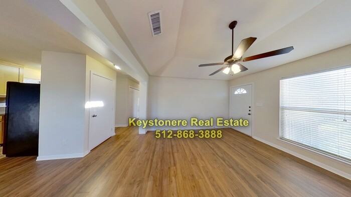 501 N Lampasas St - Photo 5 of 27