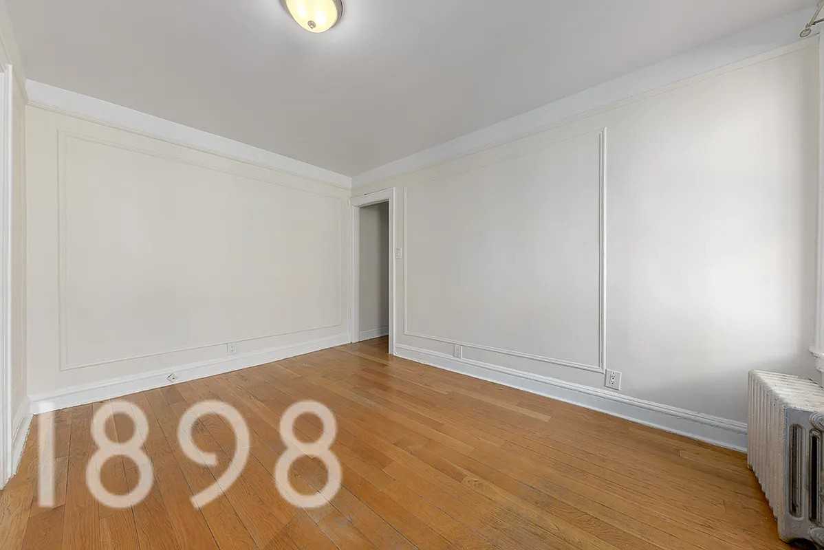 30-49 Crescent Street #H2C1 - Photo 2 of 5