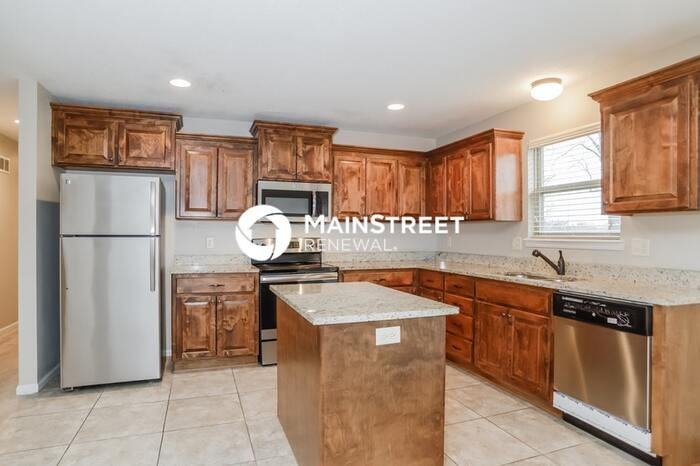 805 Emerson Dr - Photo 5 of 17