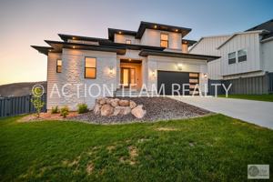 featured image of 1722 W Oakridge Dr