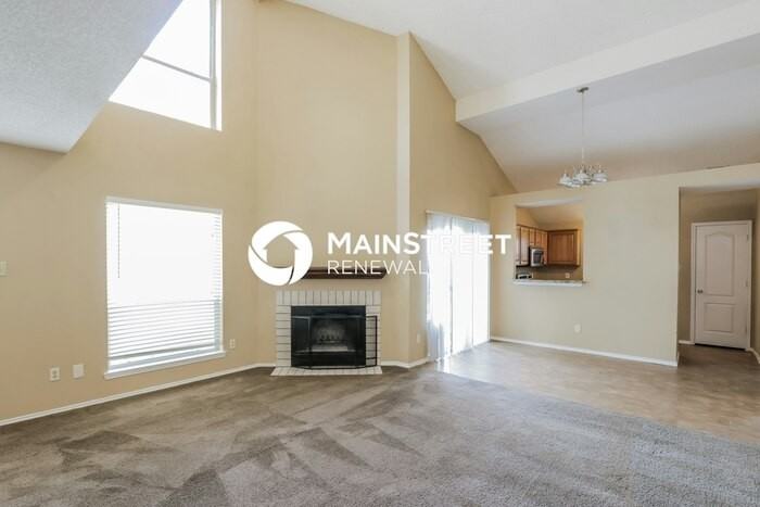 1034 Gaynor Ave - Photo 4 of 17