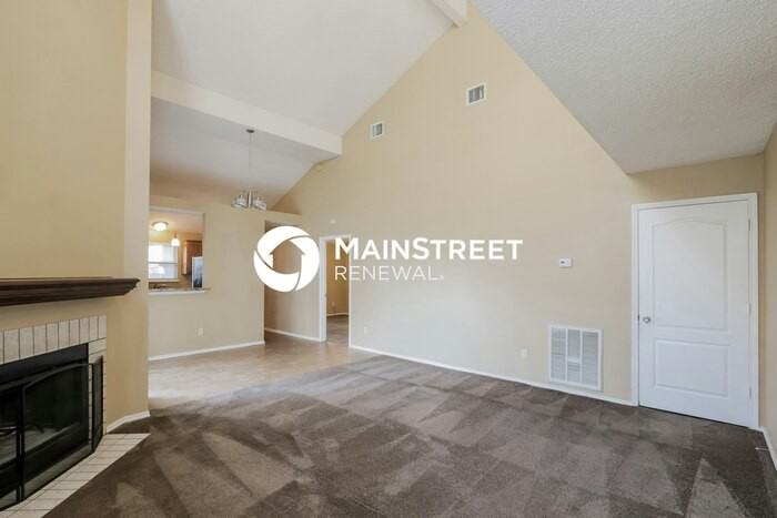 1034 Gaynor Ave - Photo 5 of 17