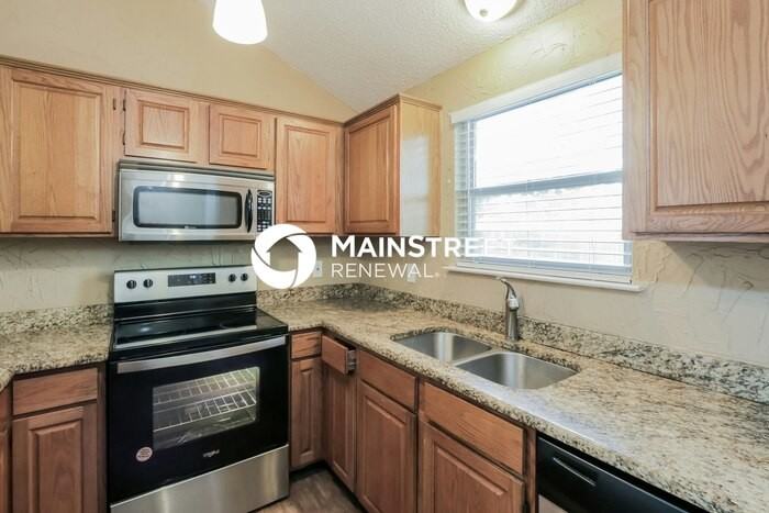 1034 Gaynor Ave - Photo 7 of 17