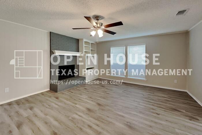 621 Barkridge Trl - Photo 5 of 20