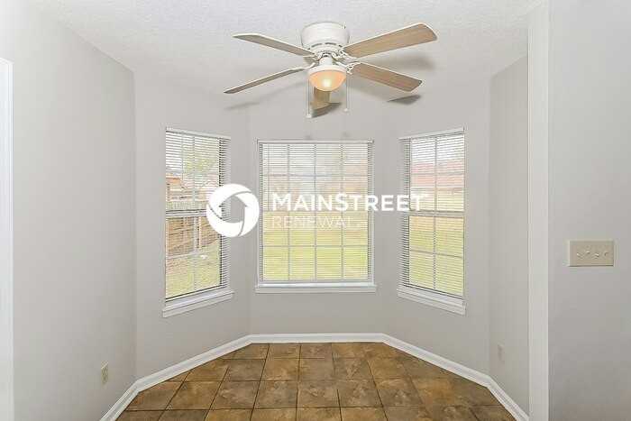 7123 Hampton Dr - Photo 4 of 16
