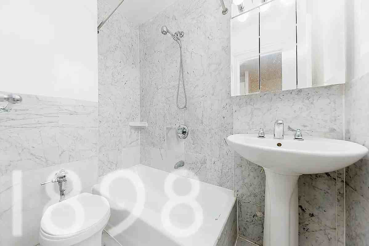 32-42 33rd Street #E8 - Photo 5 of 5