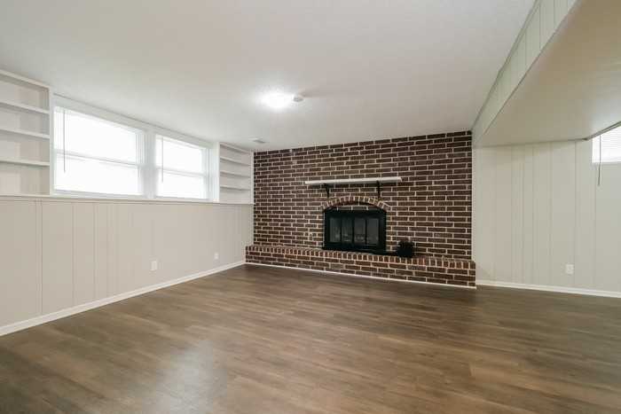 515 S Adams St - Photo 5 of 12