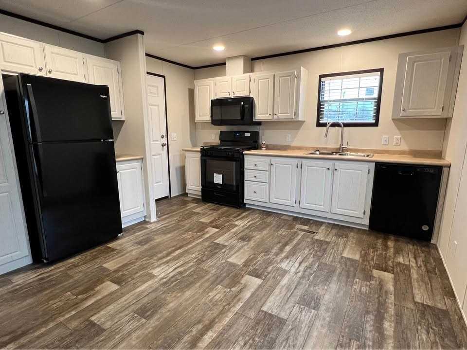 25214 Gratiot Ave #141 - Photo 2 of 12