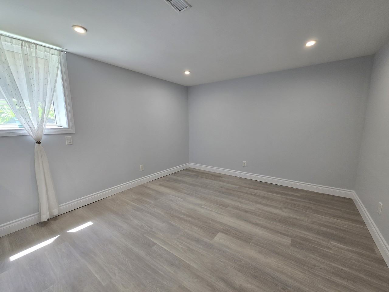 480 Wilson Road North #2 - Photo 3 of 16