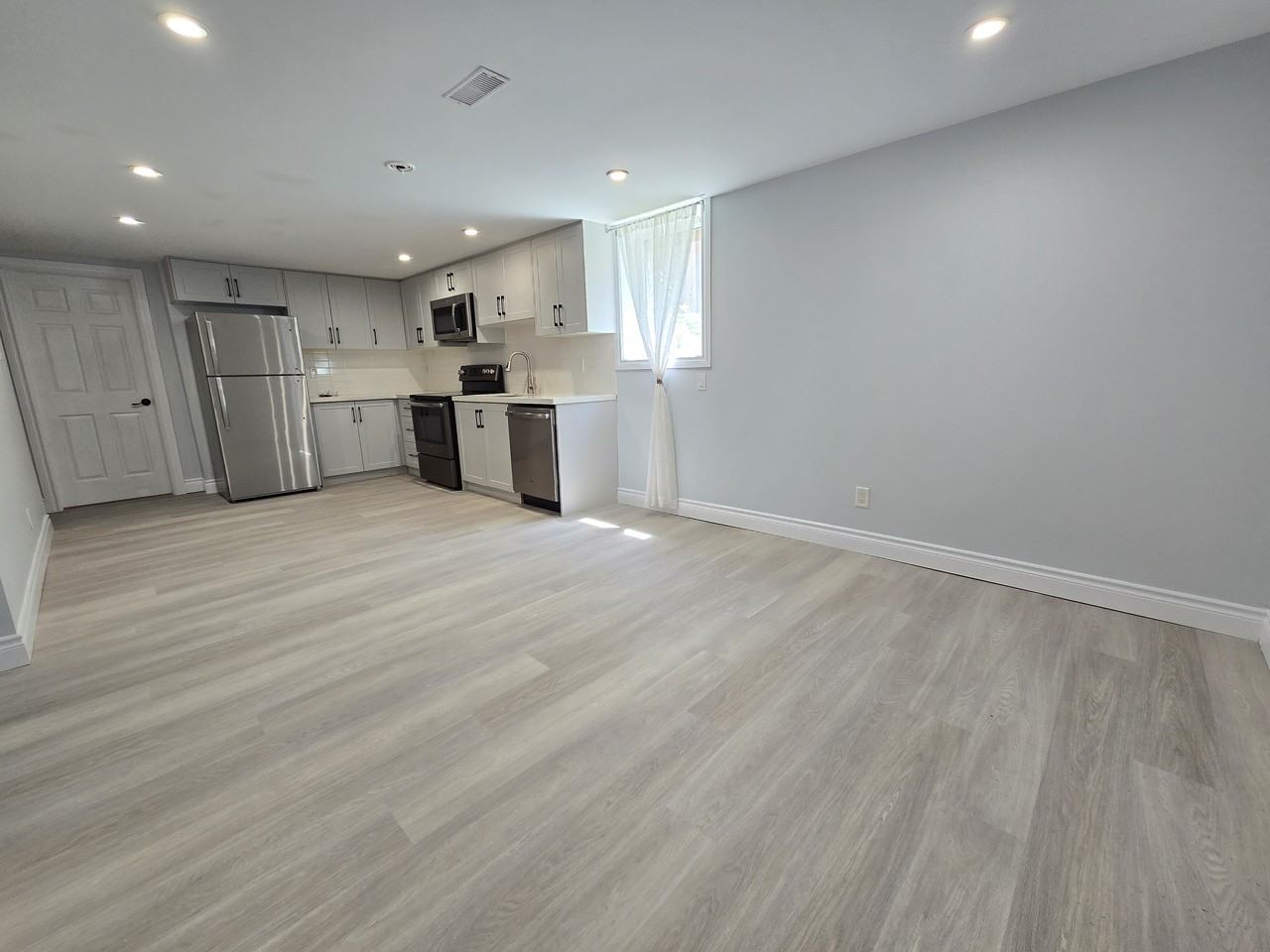480 Wilson Road North #2 - Photo 4 of 16