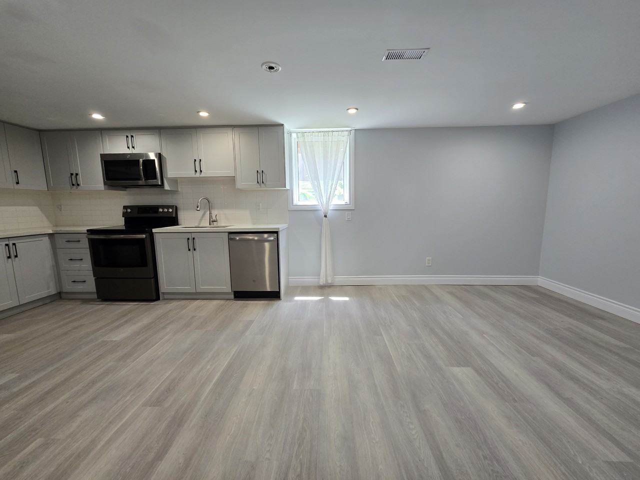 480 Wilson Road North #2 - Photo 5 of 16