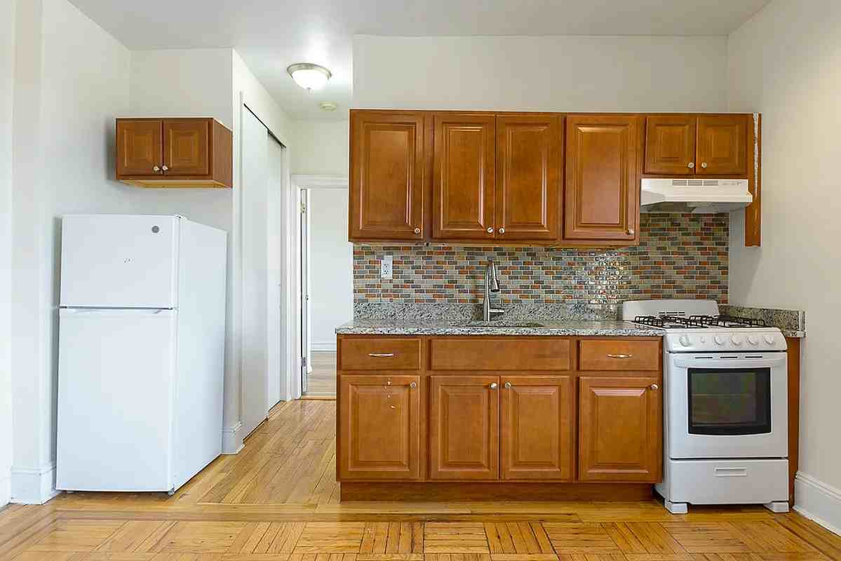 32-40 93rd Street #D17 - Photo 3 of 5