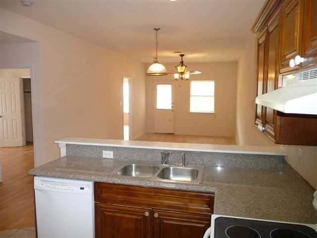 3126 Cherry Ln - Photo 3 of 10