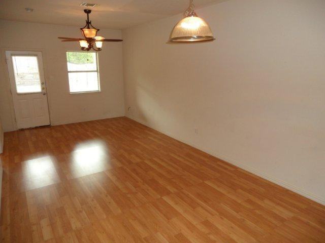 3126 Cherry Ln - Photo 4 of 10