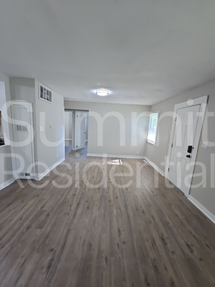 3911 Oakley Ave - Photo 3 of 13