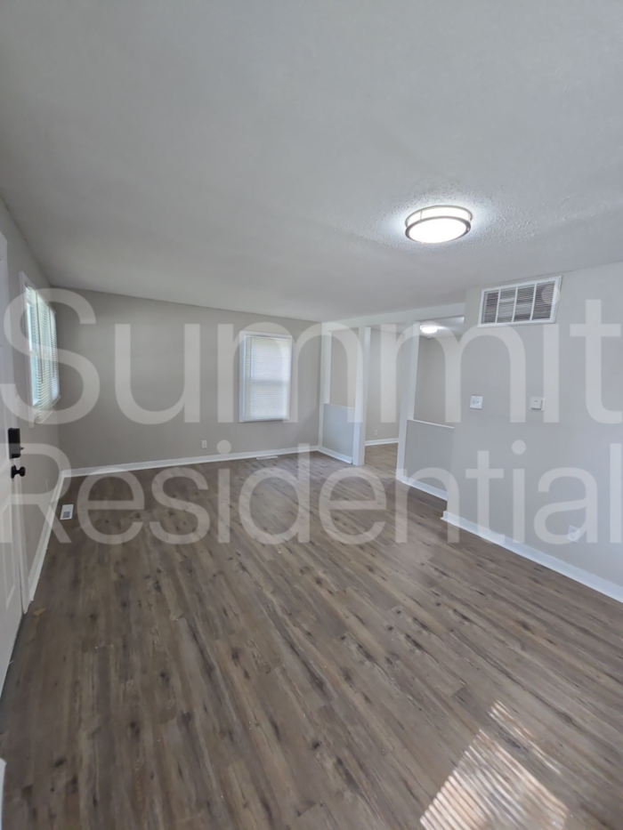 3911 Oakley Ave - Photo 4 of 13