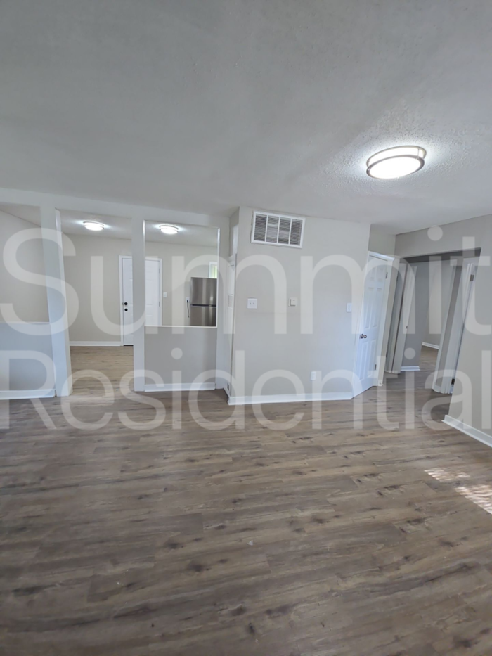 3911 Oakley Ave - Photo 5 of 13