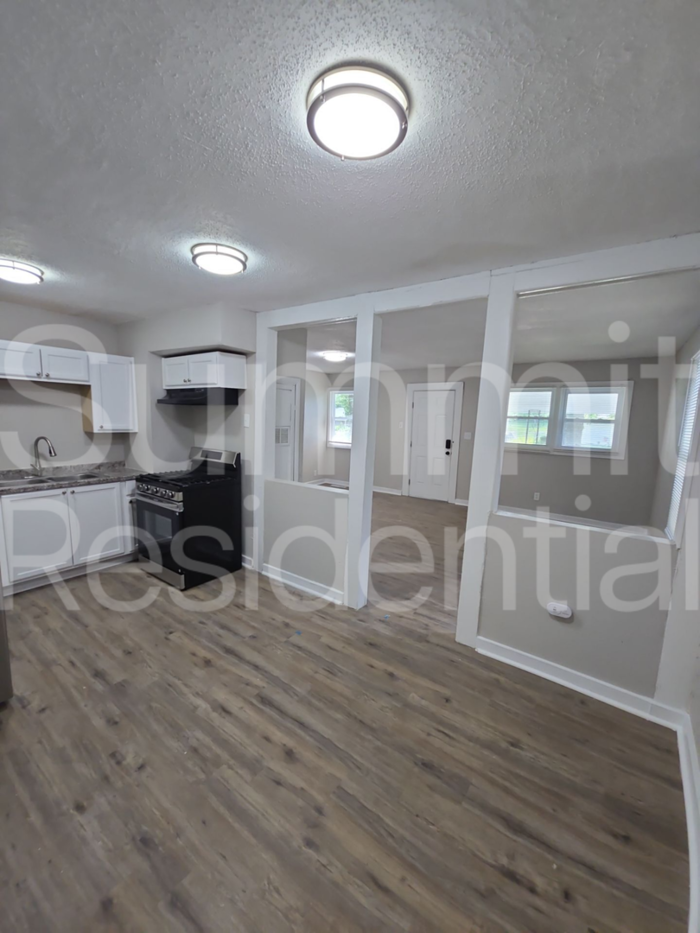 3911 Oakley Ave - Photo 6 of 13