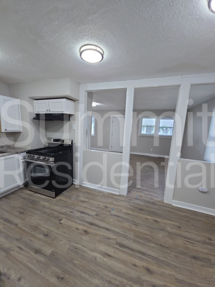 3911 Oakley Ave - Photo 7 of 13
