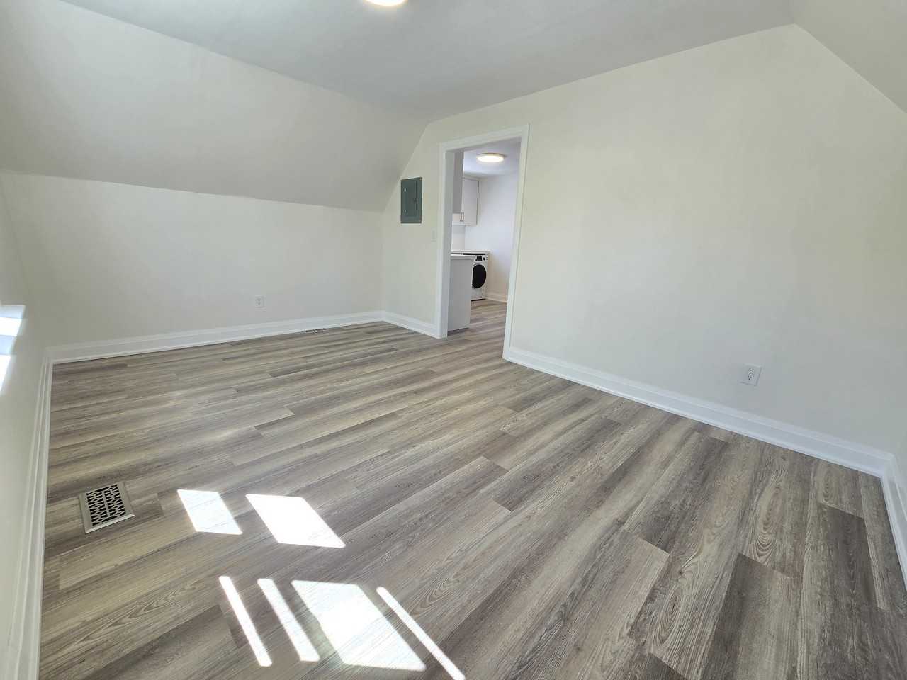 476 Cromwell Avenue #1 - Photo 3 of 13