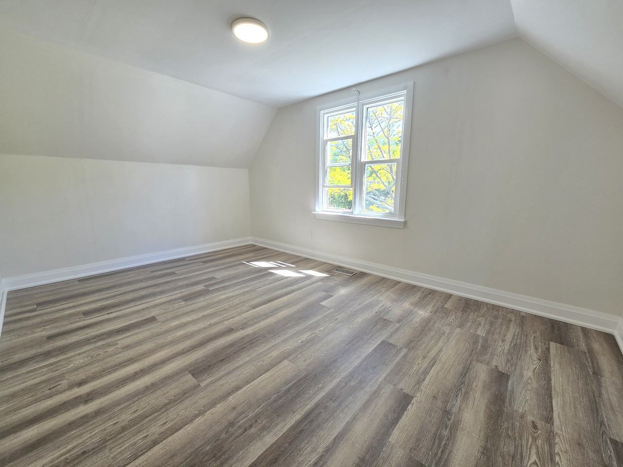 476 Cromwell Avenue #1 - Photo 4 of 13