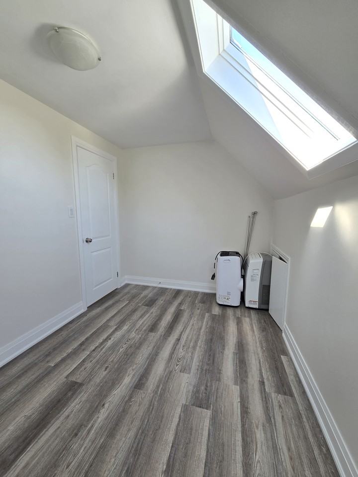 476 Cromwell Avenue #1 - Photo 5 of 13