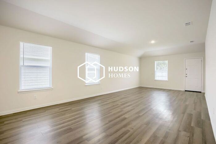 110 Doma Ave - Photo 3 of 14