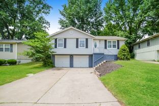 317 Ne Lakeview Dr - Photo 1 of 1