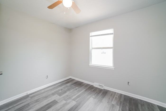 317 Ne Lakeview Dr - Photo 6 of 9