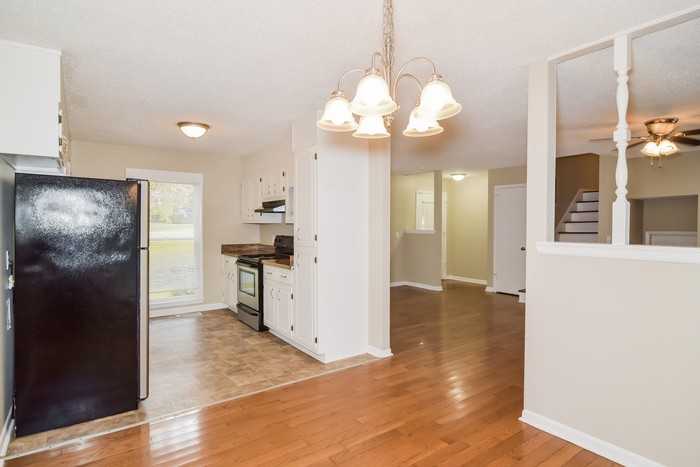 149 Oldwood Rd - Photo 4 of 8