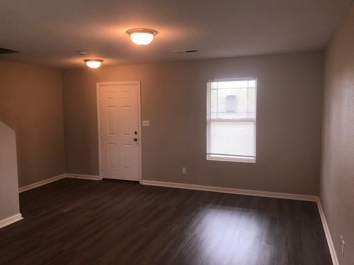 28015 Chasebrook Dr - Photo 2 of 11
