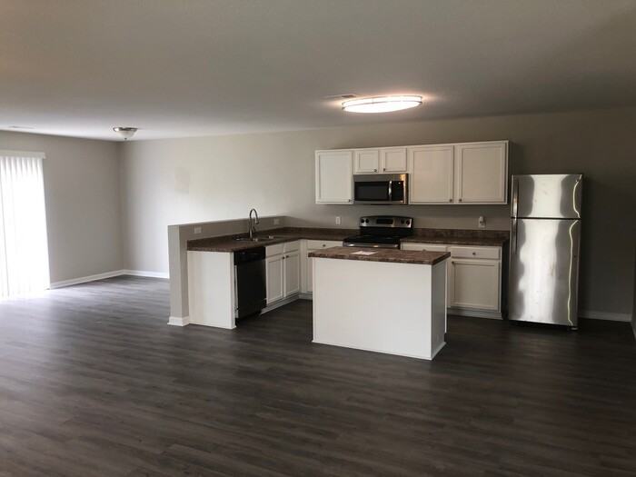 28015 Chasebrook Dr - Photo 3 of 11