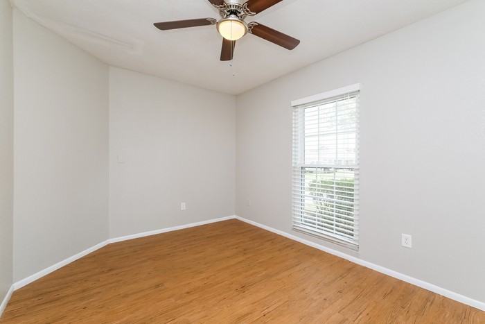3407 Groveview Dr - Photo 5 of 10