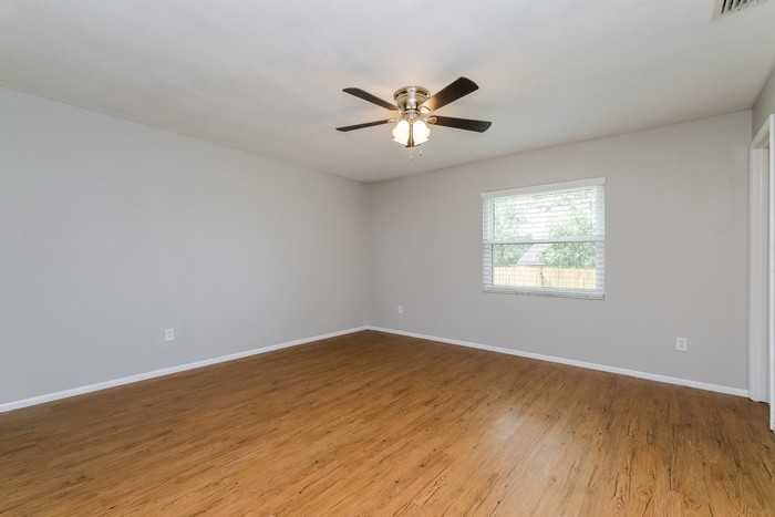 3407 Groveview Dr - Photo 7 of 10