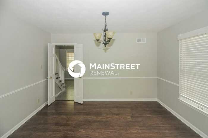 5852 Foxdale Rd - Photo 7 of 17