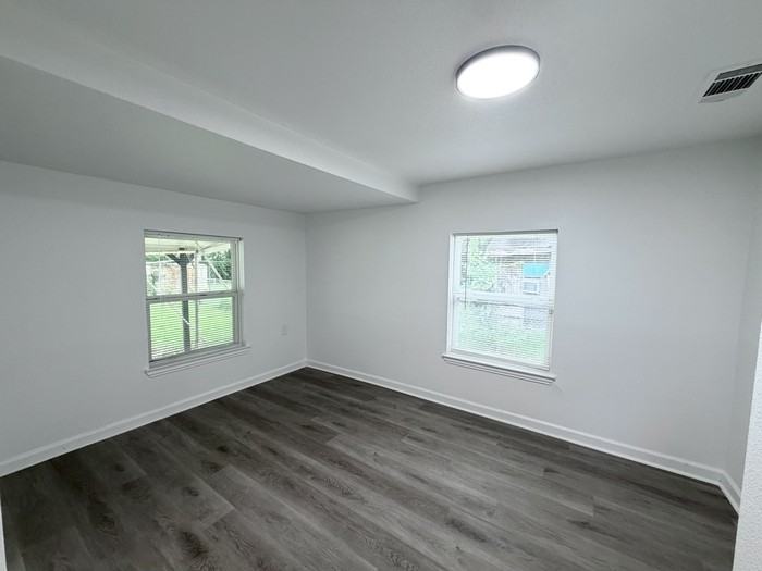 914 Locust St - Photo 4 of 10