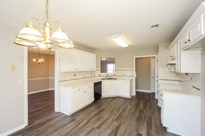 6055 Yellowood Ct - Photo 6 of 20