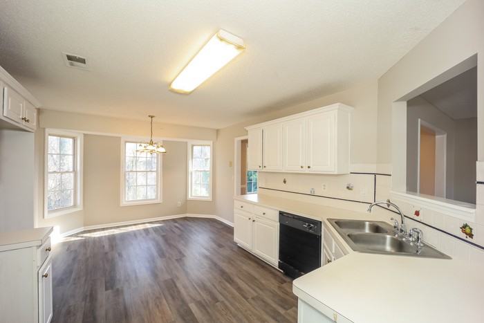 6055 Yellowood Ct - Photo 7 of 20