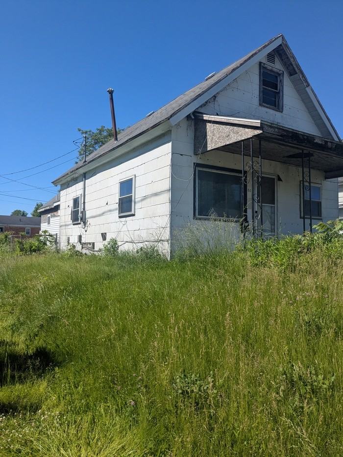 801 W 10th St - Photo 2 of 23