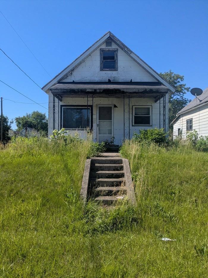 801 W 10th St - Photo 3 of 23