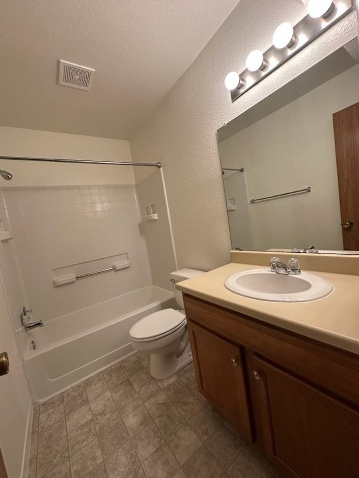 1205 Dakota Dr - Photo 6 of 7