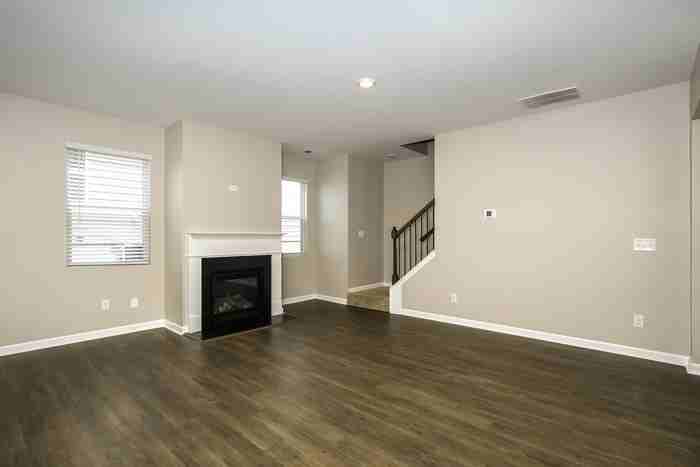 607 Wayland Ct - Photo 4 of 17