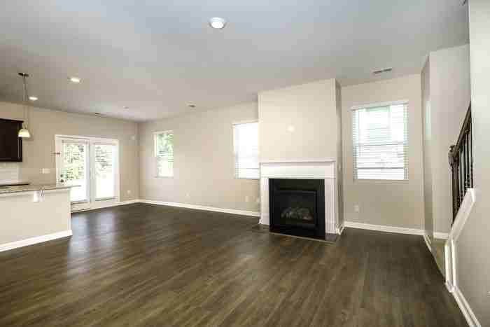 607 Wayland Ct - Photo 5 of 17